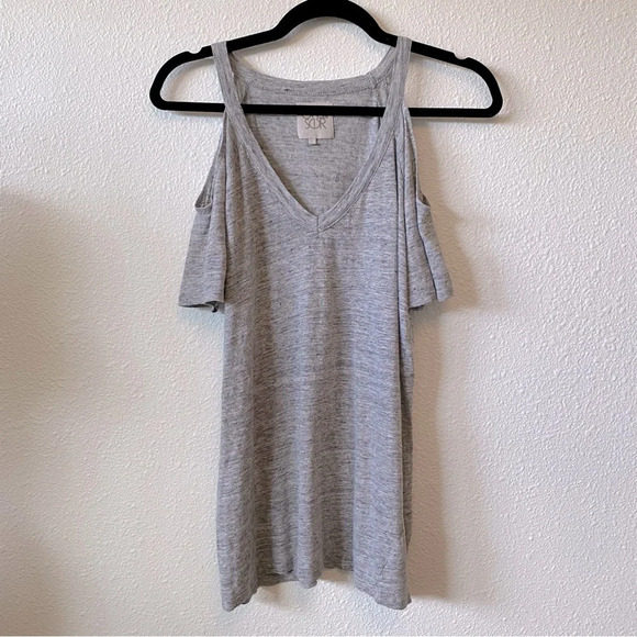 Chaser Cold Shoulder Raglan Tee - Picture 4 of 6